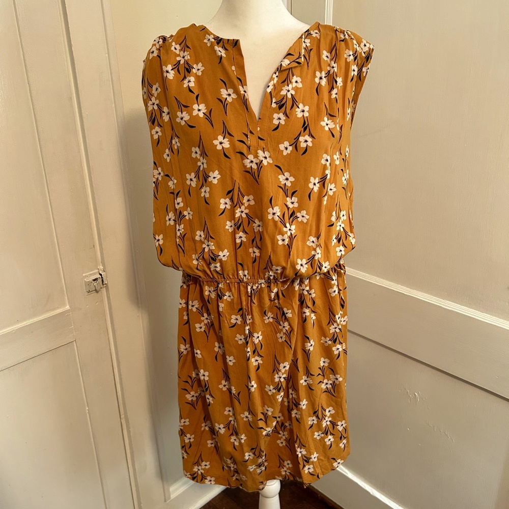 Emma & Michele Brand Sleeveless Floral Dress NWT